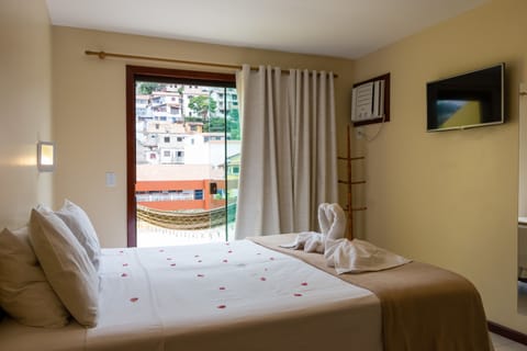 Superior Twin Room | Minibar, in-room safe, desk, blackout drapes