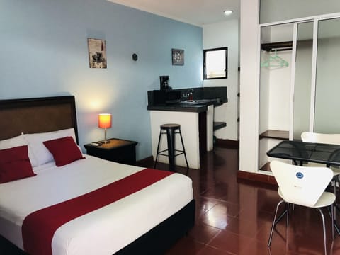 Standard Room | Iron/ironing board (on request), WiFi (free), bed sheets