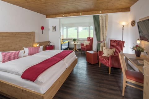 Family Double Room, 1 Bedroom, Non Smoking | Hypo-allergenic bedding, in-room safe, laptop workspace, blackout drapes