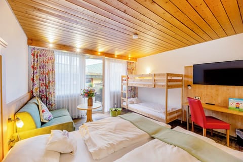 Family Double Room, 1 Bedroom, Non Smoking | Hypo-allergenic bedding, in-room safe, laptop workspace, blackout drapes