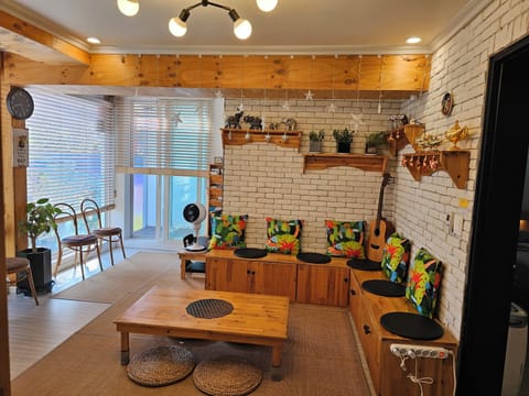Basic House (Magiclamp) | Living area | Flat-screen TV, heated floors
