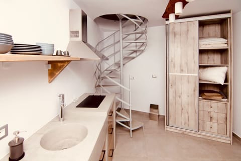 Fridge, coffee/tea maker, electric kettle