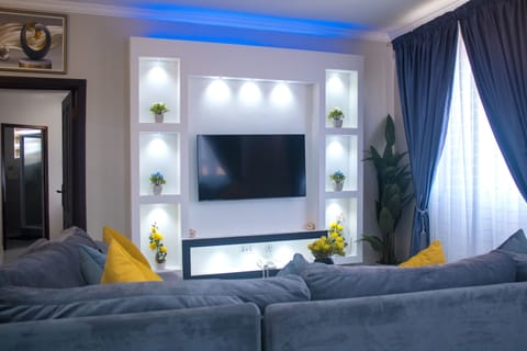 Gallery Suite | Living area | Flat-screen TV
