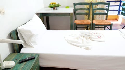 Standard Double Room | Desk, soundproofing, free WiFi, bed sheets