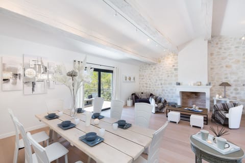 Free daily cooked-to-order breakfast