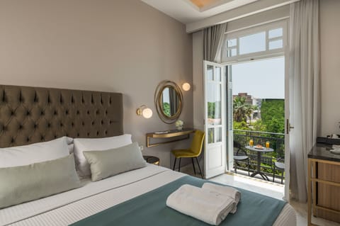 Deluxe Double Room | Egyptian cotton sheets, premium bedding, pillowtop beds, in-room safe