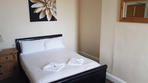 Budget Double Room | Iron/ironing board, bed sheets