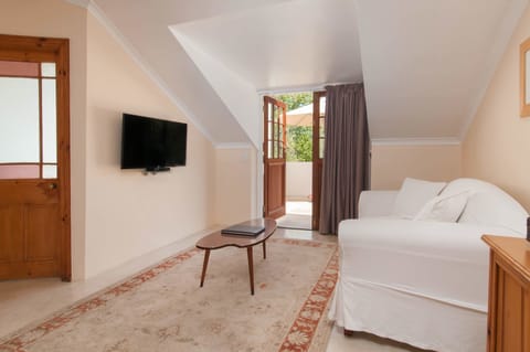 Luxury Room | In-room safe, individually decorated, individually furnished, desk