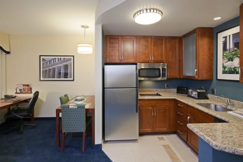 Full-size fridge, microwave, stovetop, dishwasher