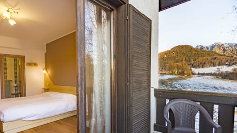 Family Room, Balcony | Premium bedding, individually decorated, desk, laptop workspace