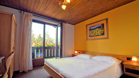 Classic Double Room, Balcony | Premium bedding, individually decorated, desk, laptop workspace