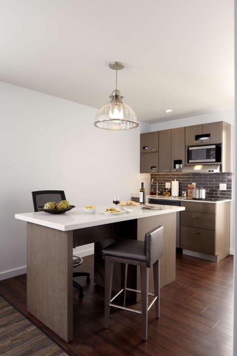 Hypo-allergenic bedding, pillowtop beds, in-room safe, desk