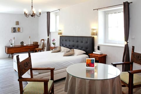 Superior Double Room (Ty Bihan) | In-room safe, individually furnished, laptop workspace, free WiFi