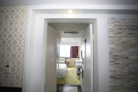 Deluxe Double Room | Desk, blackout drapes, WiFi (free)