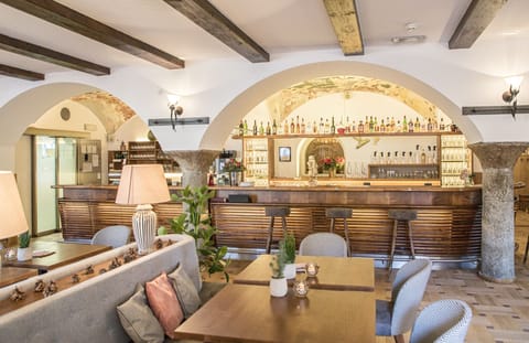 2 restaurants, breakfast, lunch, dinner served; Regional cuisine