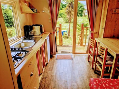 Coffee/tea maker, electric kettle