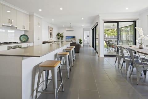 Family House | Living area | Flat-screen TV, Netflix, DVD player, streaming services