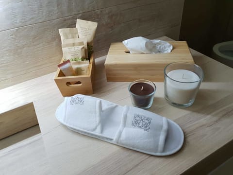 Hair dryer, slippers, bidet, towels