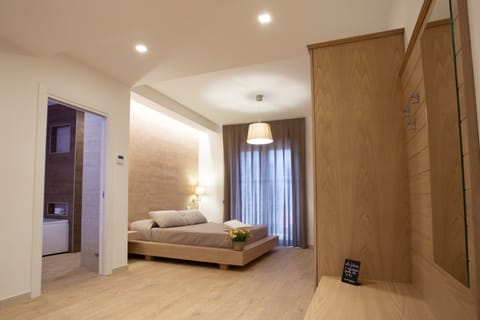 Double Room, Sauna (1) | Minibar, in-room safe, desk, blackout drapes