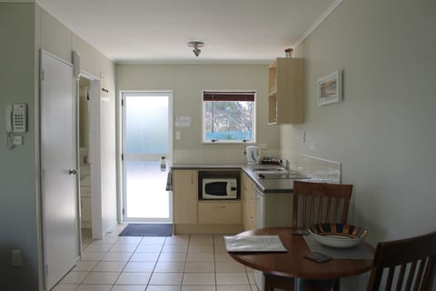 Standard Studio | Private kitchen | Fridge, microwave, stovetop, coffee/tea maker