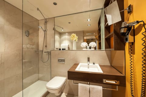 Premium bedding, in-room safe, desk, laptop workspace