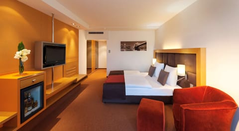 Premium bedding, in-room safe, desk, laptop workspace