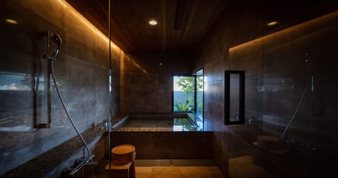 Executive Suite, King Double Bed, Non Smoking (51 Sqm) | Bathroom | Separate tub and shower, deep soaking tub, free toiletries, hair dryer