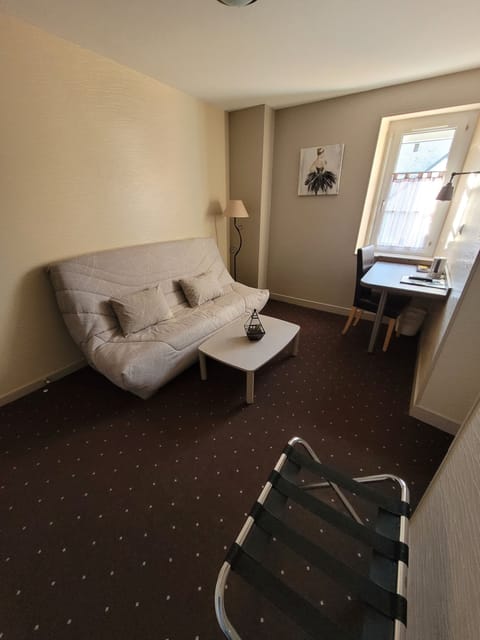 Suite, Bathtub | Premium bedding, Select Comfort beds, individually decorated, desk