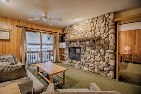 Studio Suite, 1 Bedroom, Non Smoking, Poolside | Premium bedding, free WiFi, bed sheets