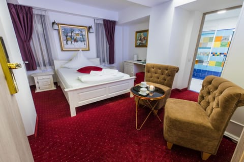 Single Room | Desk, blackout drapes, iron/ironing board, free WiFi