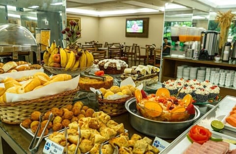 Daily buffet breakfast for a fee
