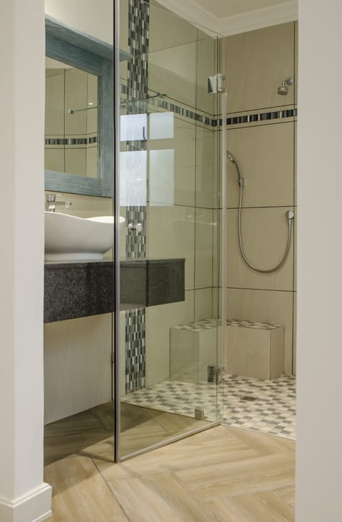 A View 4 you (4) | Bathroom | Combined shower/tub, free toiletries, hair dryer, towels