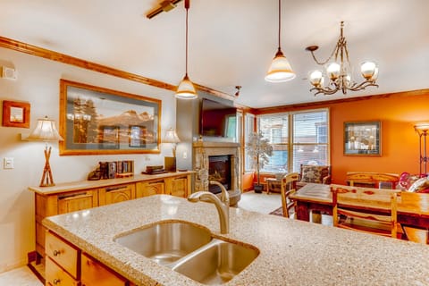 Condo, 1 Bedroom | Private kitchen | Fridge, oven, coffee/tea maker, toaster