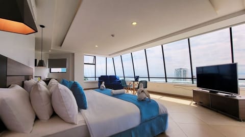 Down comforters, minibar, in-room safe, laptop workspace