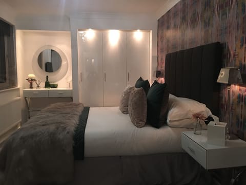 Double Room | Individually decorated, individually furnished, desk, laptop workspace