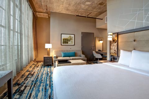 Studio Suite, 1 King Bed | In-room safe, desk, laptop workspace, WiFi