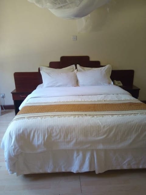 Double Room Single Use | Desk, free WiFi, bed sheets