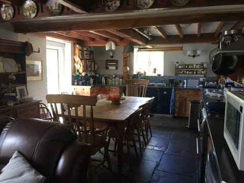 Coffee/tea maker, electric kettle, highchair