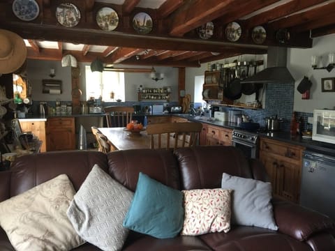 Daily English breakfast (GBP 10.00 per person)