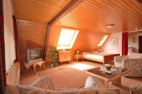 Standard Triple Room | Minibar, desk, blackout drapes, soundproofing