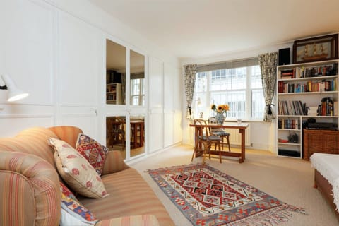 City Apartment (2 Bedrooms) | Living room | TV