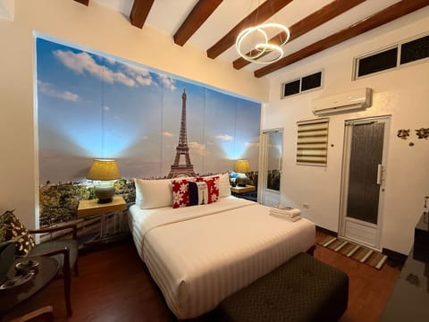 Exclusive Studio Suite | Minibar, in-room safe, individually decorated, individually furnished