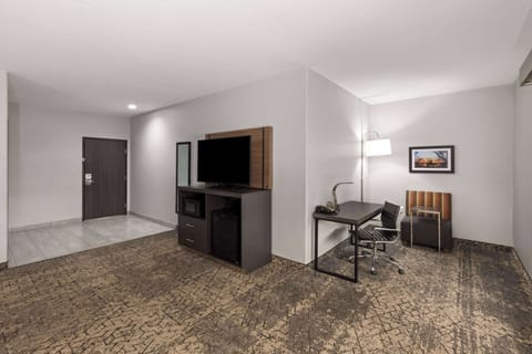 Premium bedding, pillowtop beds, desk, blackout drapes