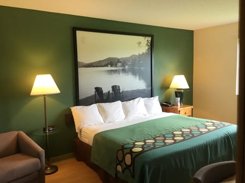 Standard Room, 1 King Bed | Living area | Flat-screen TV