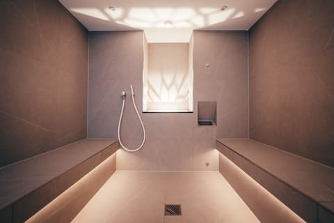 Body treatments, facials, 2 treatment rooms, massages