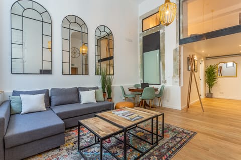 City Loft, 1 Queen Bed (Nickel Artist Atelier) | Living area | 42-inch Smart TV with cable channels, TV, Netflix