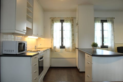 Cottage, 3 Bedrooms (8 Adults) | Private kitchen | Fridge