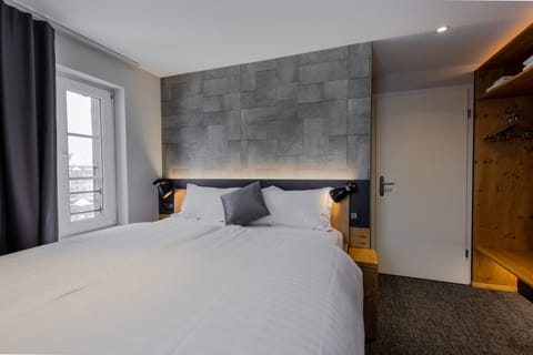 Deluxe Room, Multiple Beds, Mountain View (Apartment) | Individually decorated, individually furnished, desk, blackout drapes