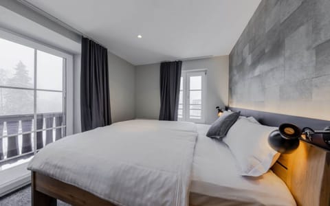 Deluxe Room, Multiple Beds, Mountain View (Apartment) | Individually decorated, individually furnished, desk, blackout drapes