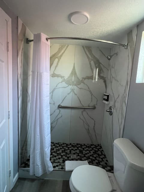 Shower, free toiletries, hair dryer, towels